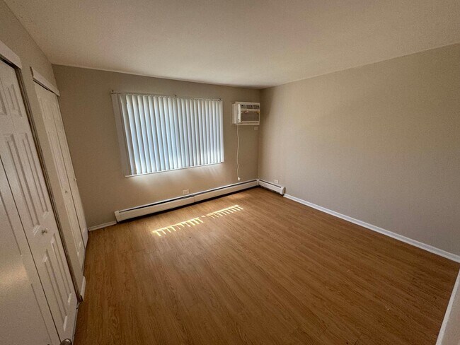 Building Photo - 2 Bedroom Condo in Palatine