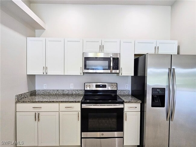 Building Photo - 2916 SW 7th Pl