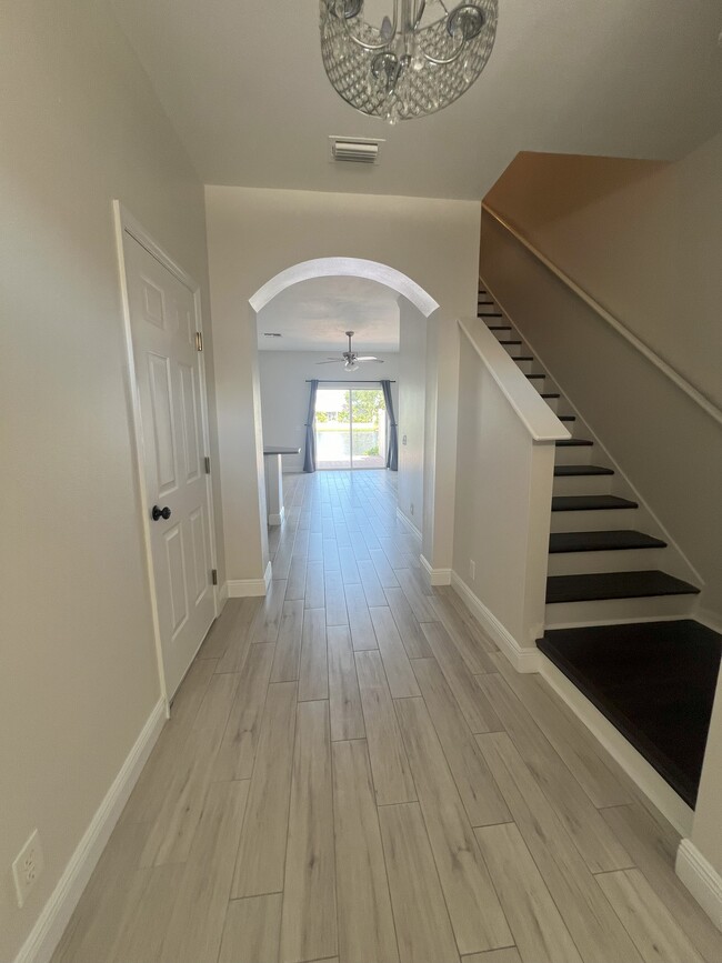 Building Photo - 563 Shoreham Ct NE