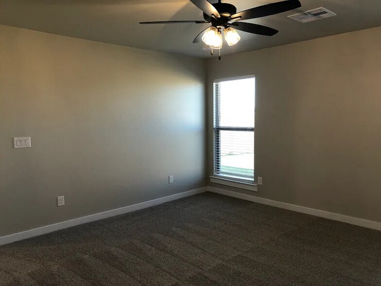 Building Photo - 13506 Avenue X