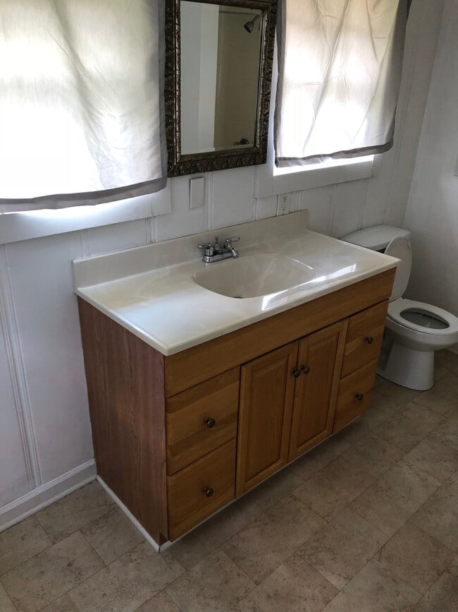 Building Photo - 215 Radnor St