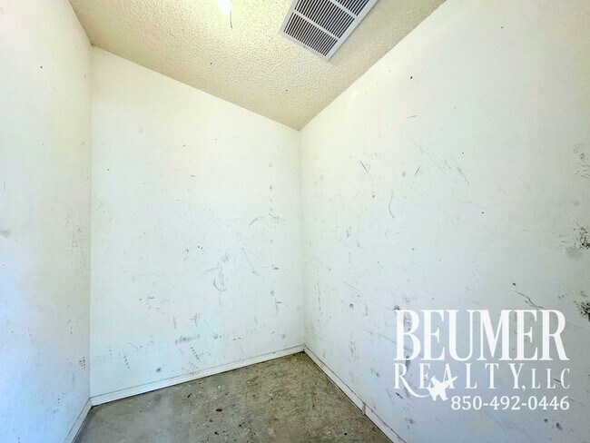 Building Photo - **$200 OFF FIRST MONTHS RENT**