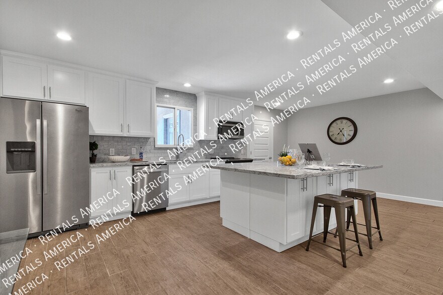 Building Photo - 3213 S Albert Ave