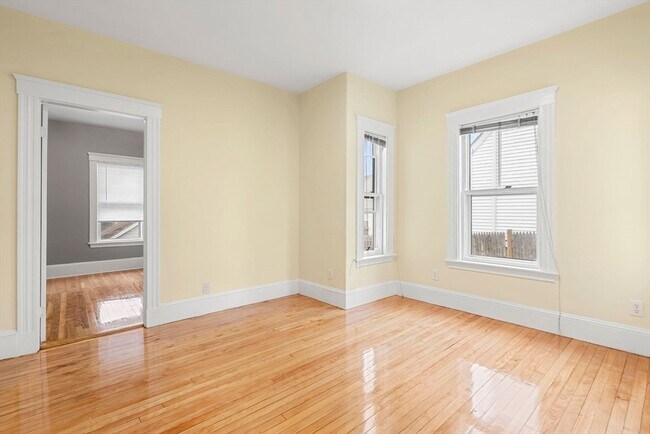 Building Photo - 252 Safford St