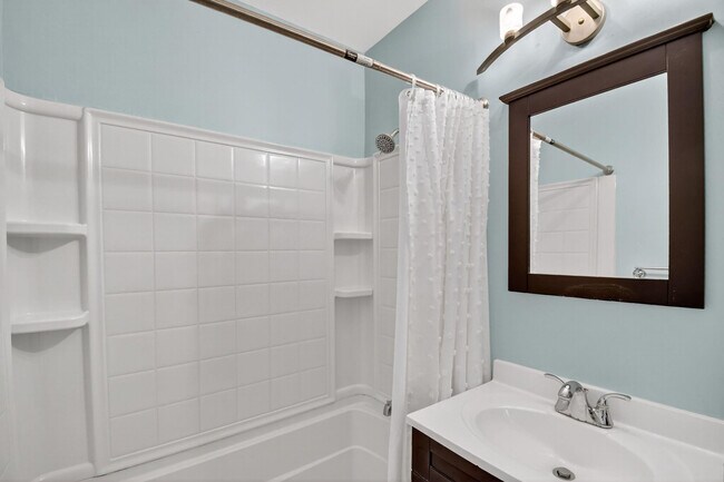 Building Photo - 1606 NE 15th Ave