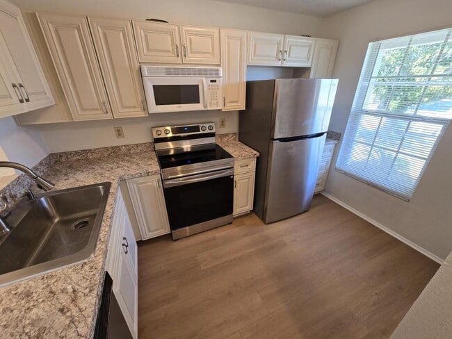 Building Photo - 2955 Stillwell Ct