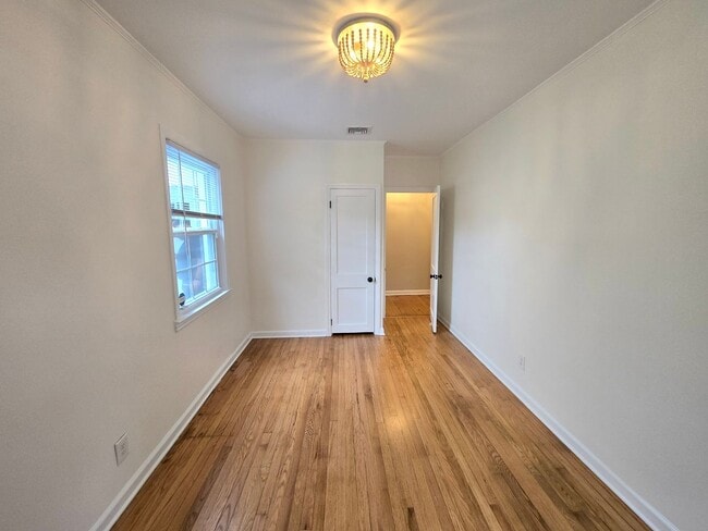 Building Photo - Beautifully updated, ranch style single fa...