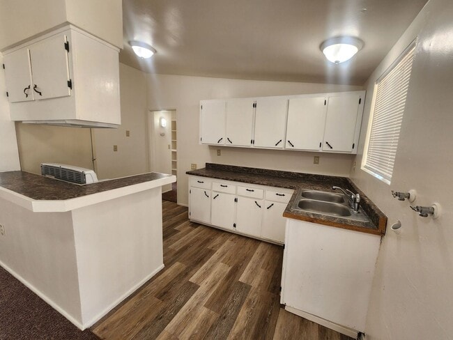 Building Photo - Newly Renovated Home in 29 Palms!
