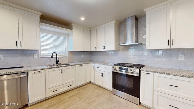 Building Photo - 508 Camino De La Rosa Rd