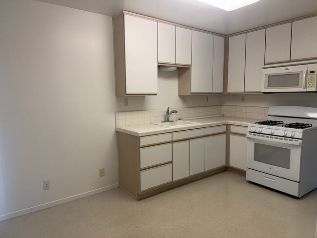 Building Photo - Campbell Charmer- 2 Bedroom 1 Bath Duplex with Garage