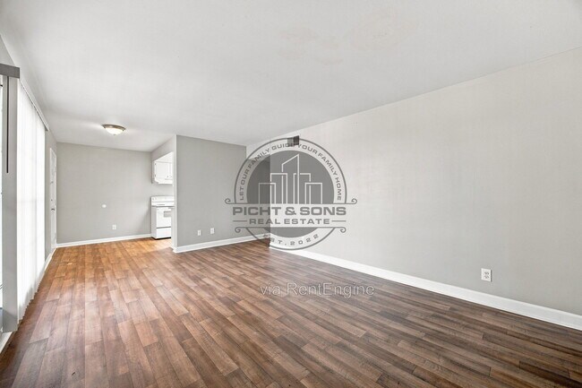 Building Photo - 457 White Dr