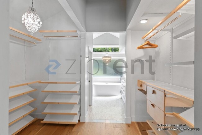 Building Photo - 144 Oakridge Dr