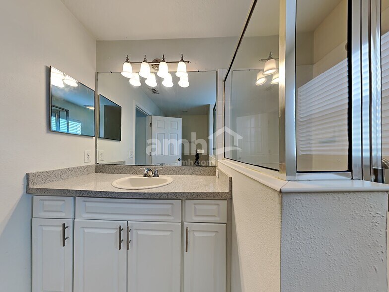 Building Photo - 8523 Deer Chase Dr