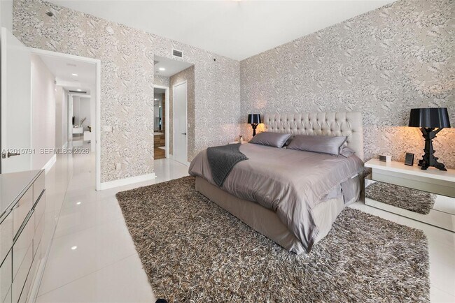 Building Photo - 15901 Collins Ave
