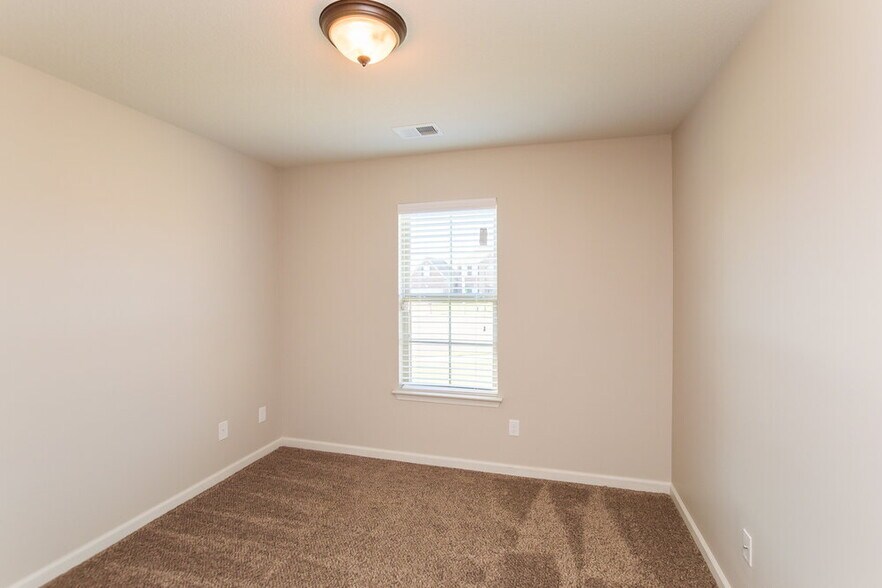 Building Photo - 3208 Vandelay Cove
