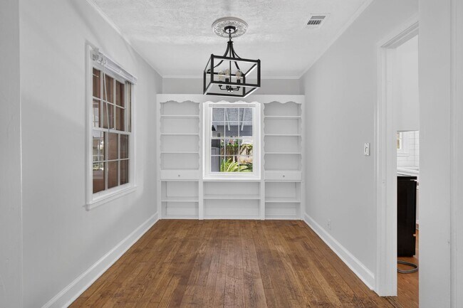 Building Photo - 216 E 57th St