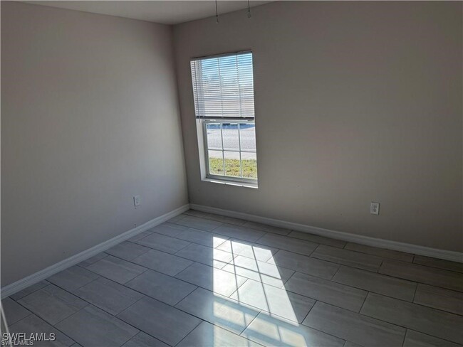 Building Photo - 2810 SW 7th Pl