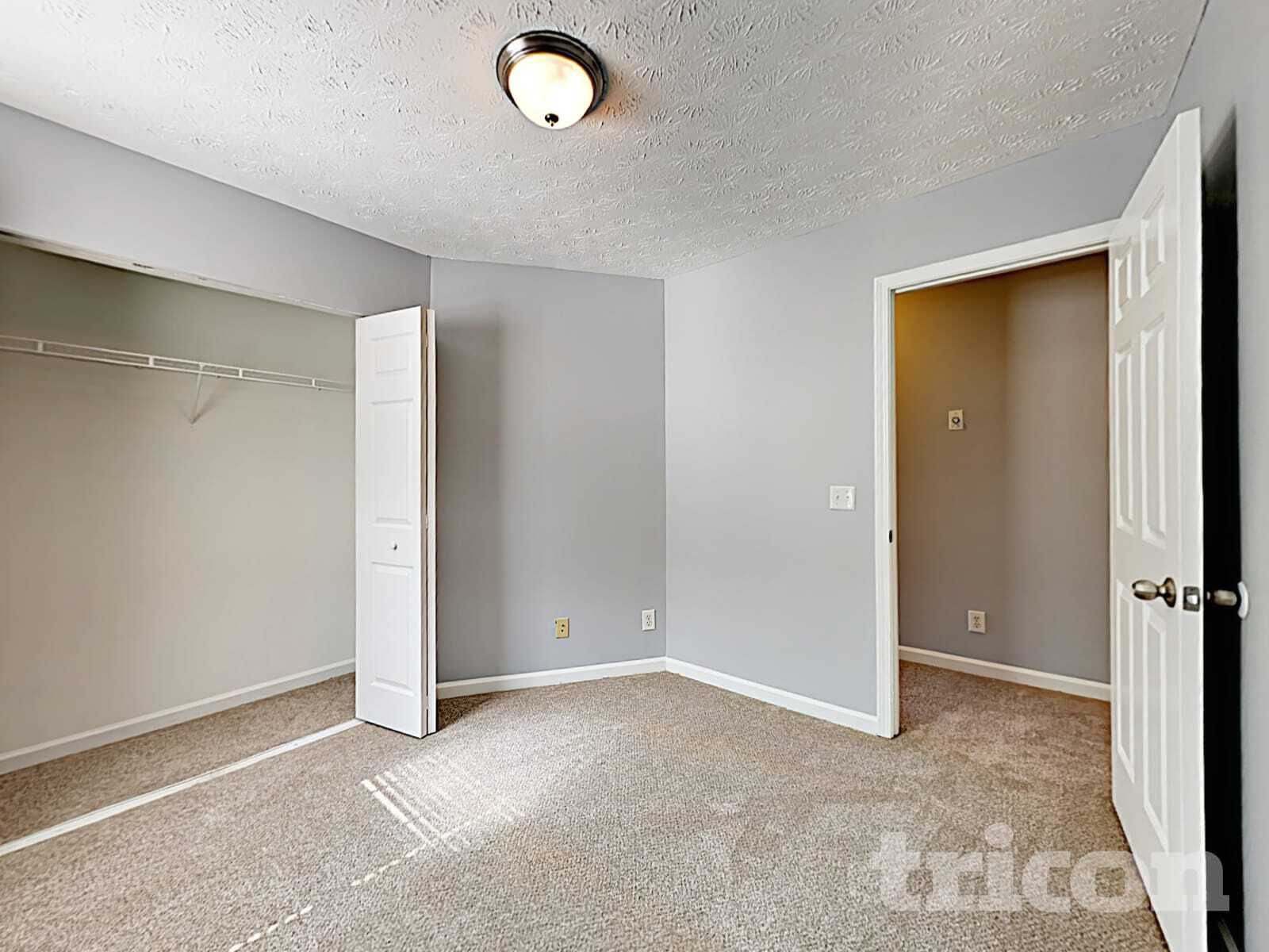 Building Photo - 1202 W Oaks Way