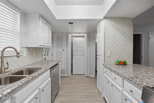 Building Photo - 6700 Escondido Dr