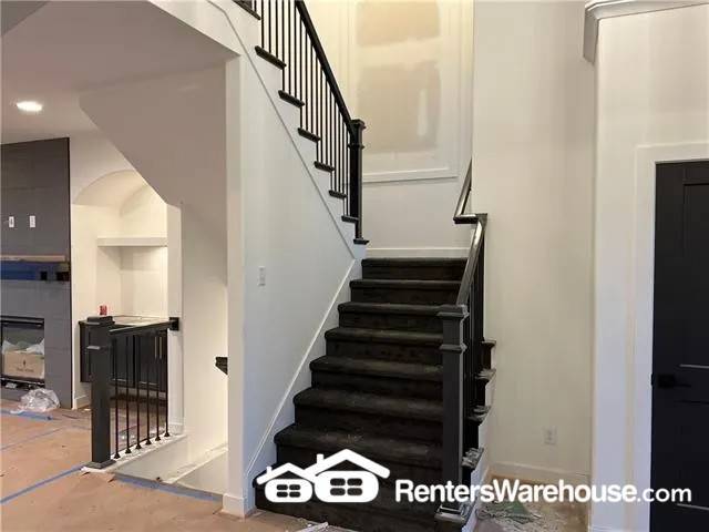 Building Photo - 4709 NE Freehold Dr