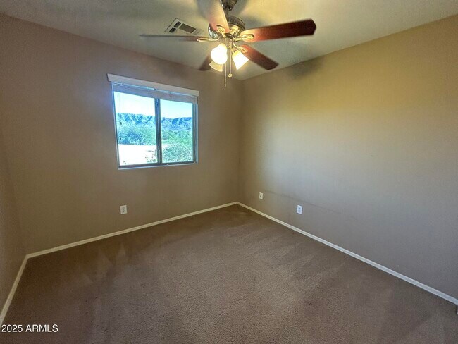 Building Photo - 8623 S 40th Dr