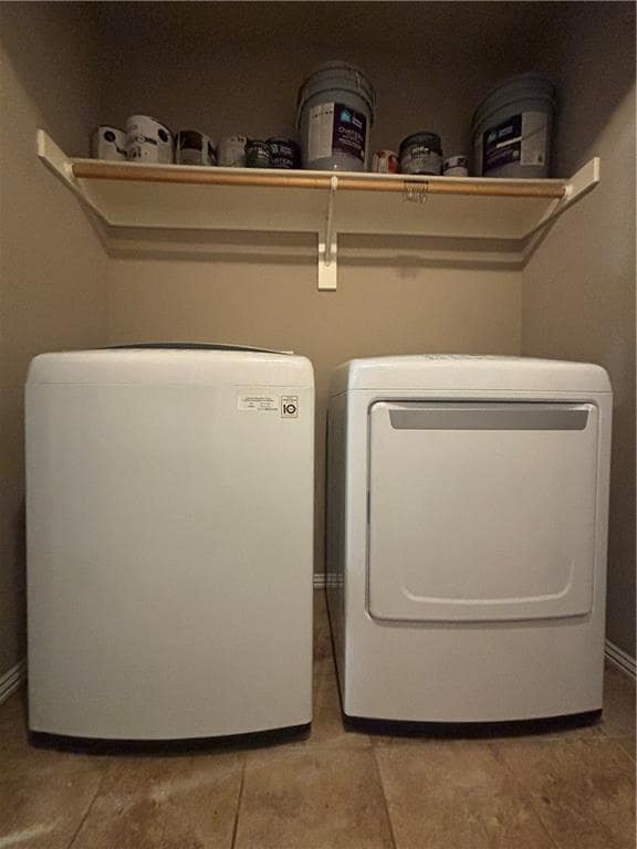 Building Photo - 320 Violet St