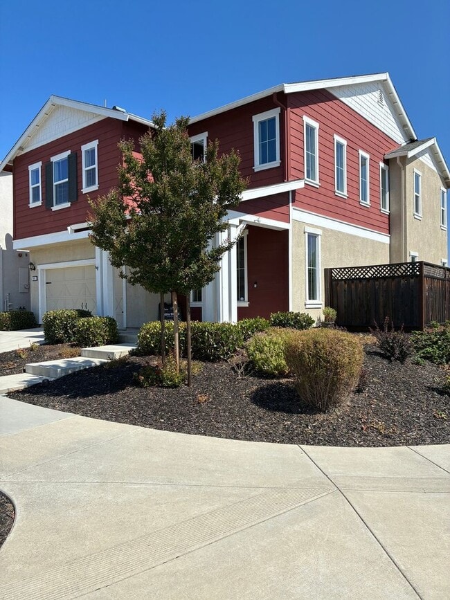 Building Photo - Spacious 3BR House in Gilroy