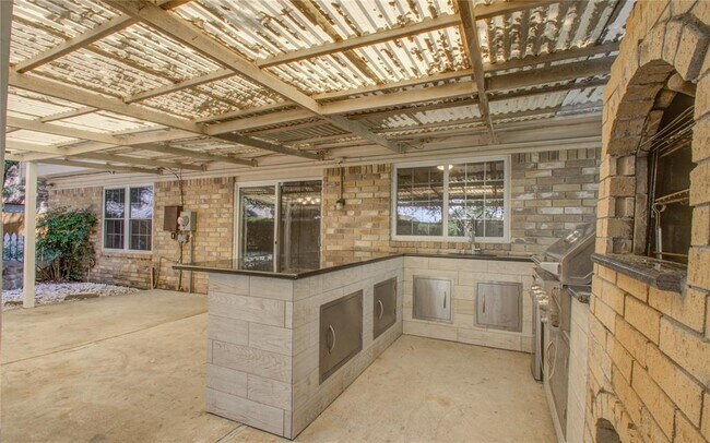 Building Photo - 7803 Maple Brook Ln