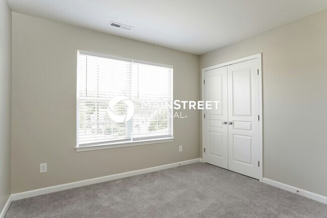 Building Photo - 4 Bedroom Pet-Friendly Home in Wake Forest...