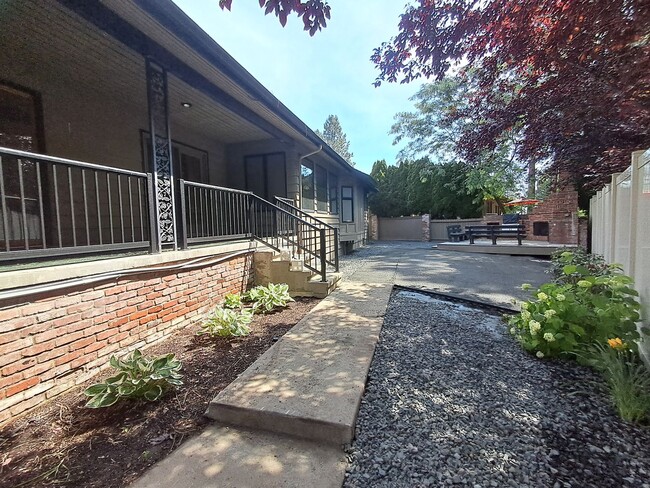 Building Photo - $3,500 - 4 Bed / 3.5 Bath Stunning South H...