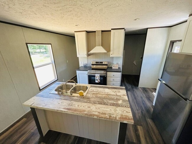 Building Photo - 162 Autumn Ln