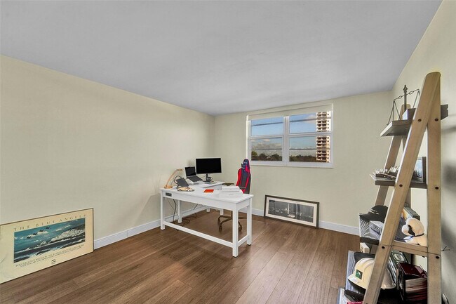 Building Photo - 1401 S Ocean Dr