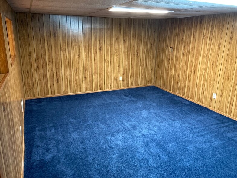 Building Photo - 585 Meadowview Ln
