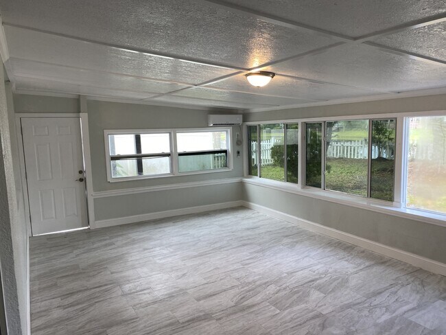 Building Photo - 1722 White Heron Bay Cir