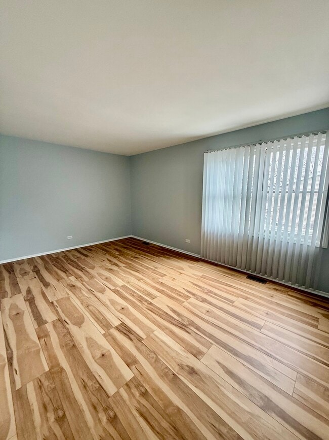 Building Photo - 330 Hampton Ct