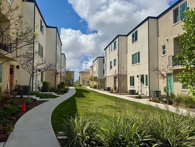 Building Photo - 5208 Surfwalk Wy