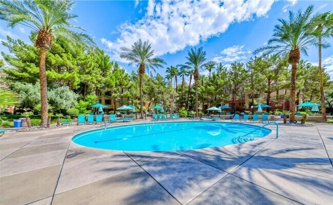 Building Photo - Great opportunity condo in a highly desirable central Las Vegas location