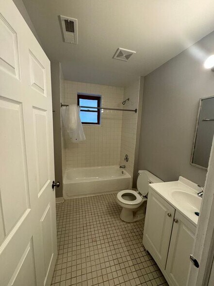 Building Photo - 426 W Normal Pkwy