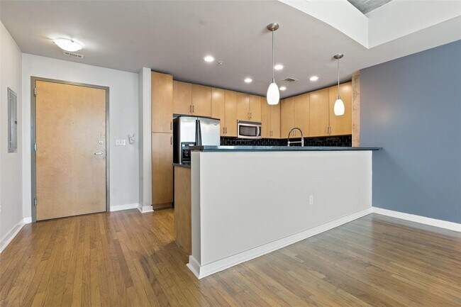 Building Photo - 360 Nueces St
