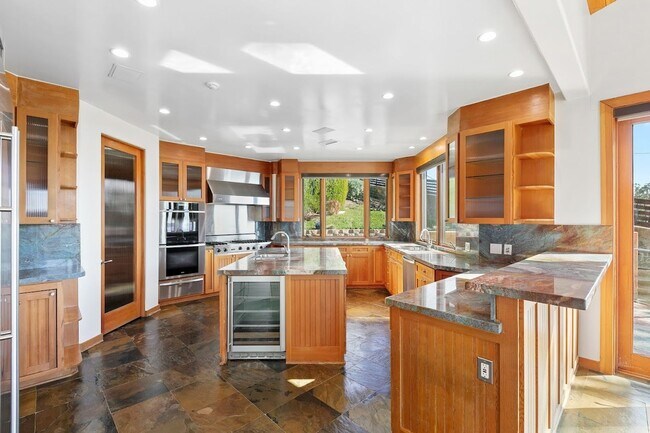 Building Photo - 27091 Sea Vista Dr