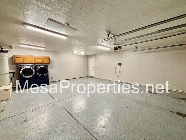 Building Photo - 13871 Oakmont Dr