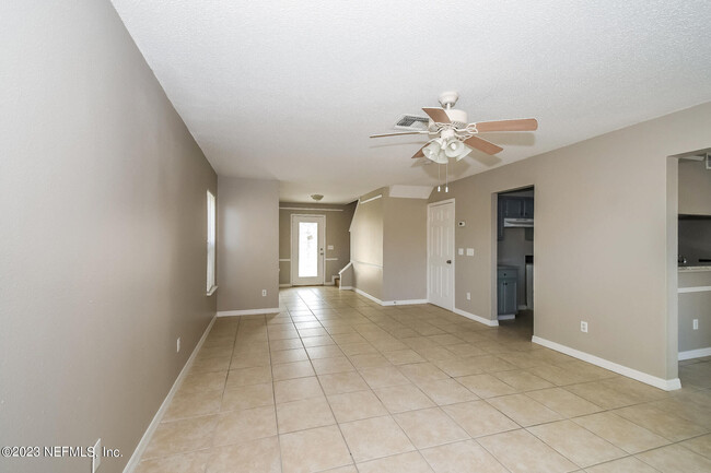 Building Photo - 10994 Traci Lynn Dr