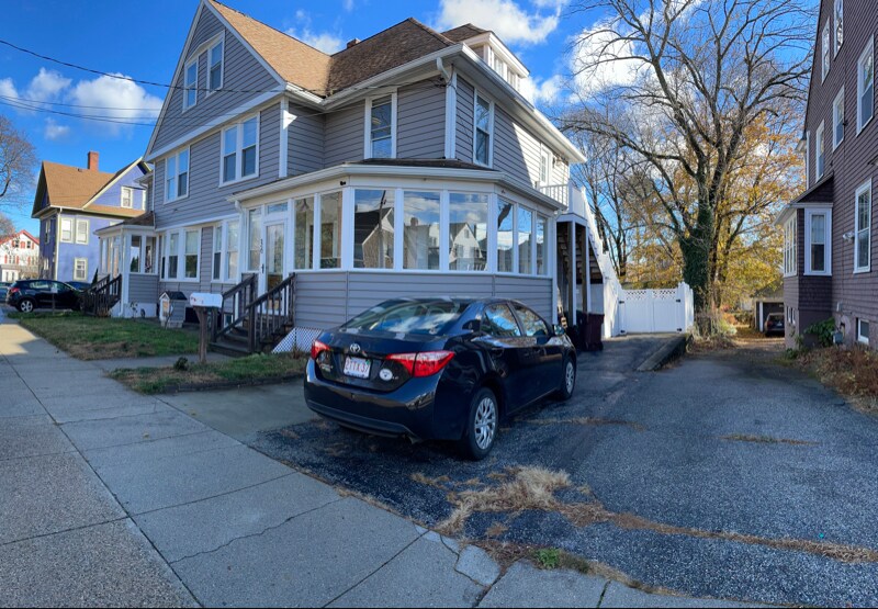 Building Photo - 36 Maple St