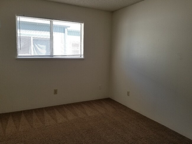 Building Photo - 1112 SW 5th St