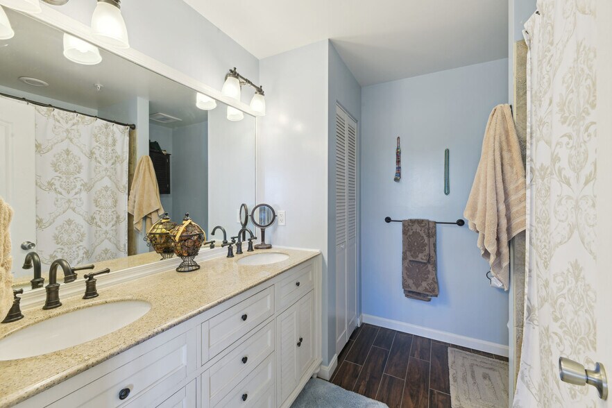 Building Photo - 1735 Braddock Pl