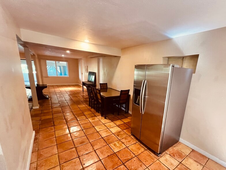 Building Photo - 1073 Nanihoku Pl