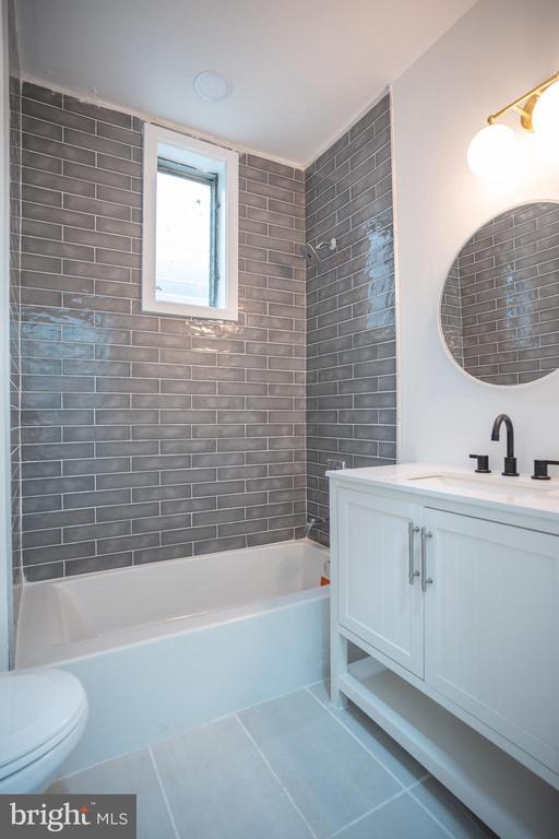 Building Photo - 623 Fitzgerald St