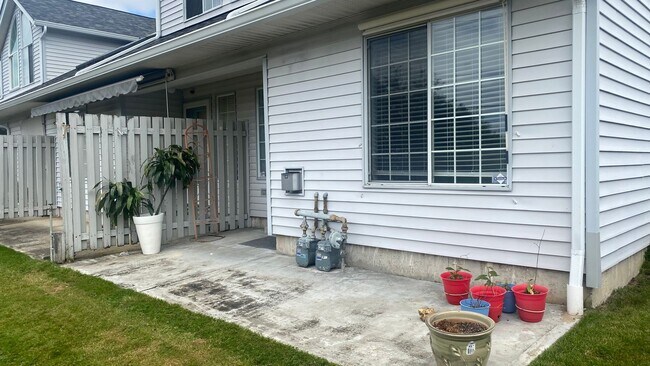 Building Photo - Desirable Milton Home!