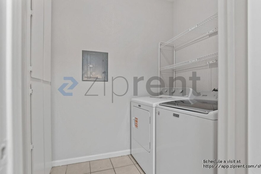 Building Photo - 7054 Dublin Meadows St