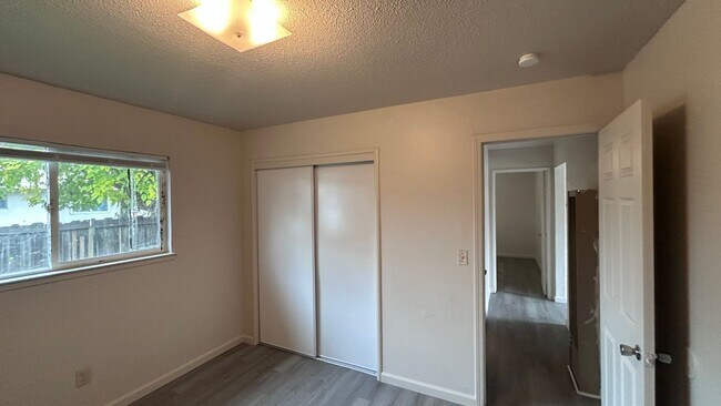 Building Photo - Water, Sewer Included